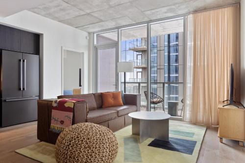 Rainey Street Historic District House | Mohawk by AvantStay Brand New Condo Room in Austin w Amazing Amenities