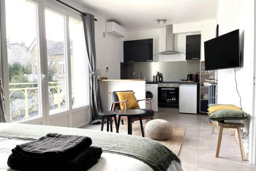 Brive-la-Gaillarde Apartment | Mon Appart'hôtel - Climatisation avec Parking Gratuit