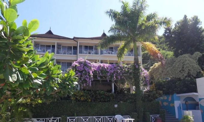 Montego Bay House | Montego Bay Best Kept Secret 1 B/R Apartments - Block C, Unit1