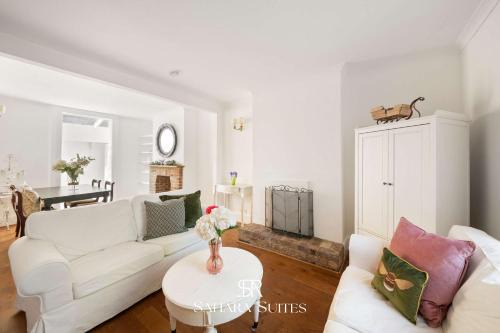 Windsor House | Monthly Stays - Charming 2BR Cottage - Windsor Castle - Free Parking
