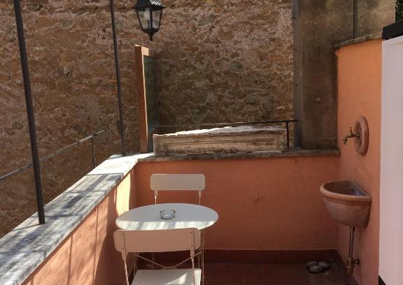 Rione VII Regola Apartment | Montoro 15 Attic Suite