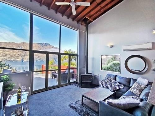 Fernhill Apartment | Mountain, lake, sun and this sensational home