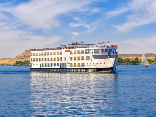 Cairo Boat Rental | Movenpick MS Hamees
