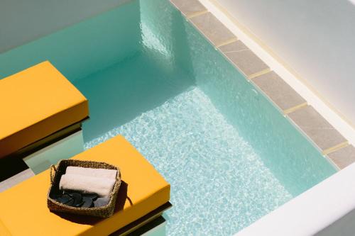 Naousa Hotel | Mr & Mrs White Paros Suites & More