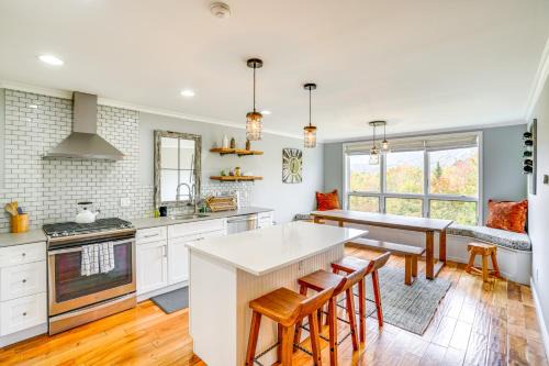 West Dover Apartment | Mtn and Foliage Views Modern Mount Snow Stay!
