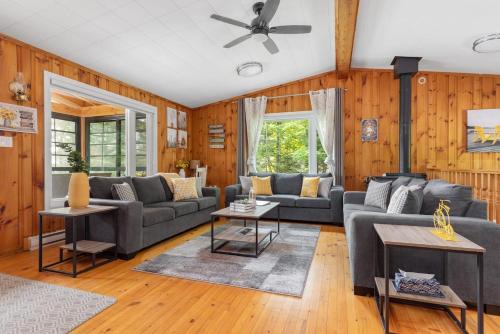 Bracebridge House | Muskoka Gem 8ppfireplacescanoekayaks