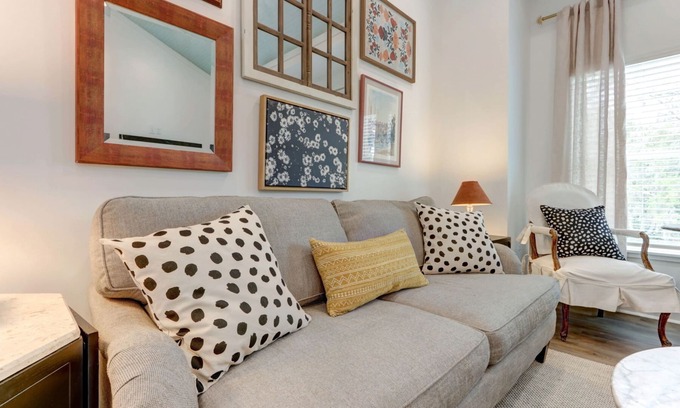 Thunderbolt Cottage | My Sunny Day - Airy Loft W/Mural - 5 Min to SAV By Lucky Savannah