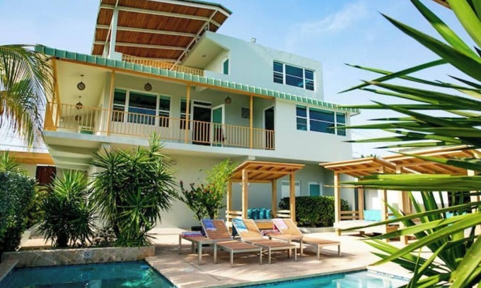 Campamento Pinones House | N1 Piñones | 22 Guests | Near Beach & Food Kiosks