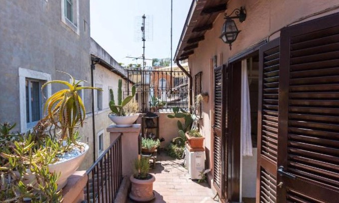 Rione V Ponte Apartment | Natural Pantheon