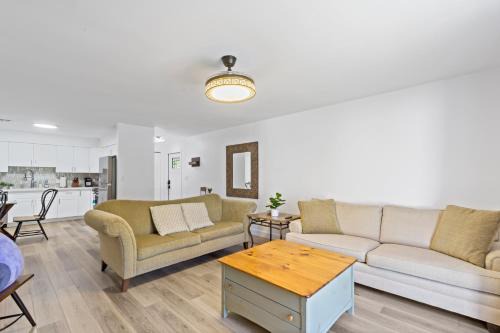 Iona Apartment | Near Ft Myers Beach Charming spacious 2BD