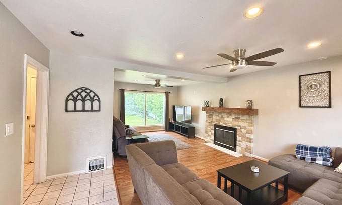 South Ogden House | Near McKay Dee Hosp, Weber State Univ, Hill AF Base, & many outdoor adventures!