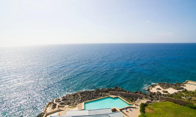 West End Apartment | Negril Beach Front on The SOV