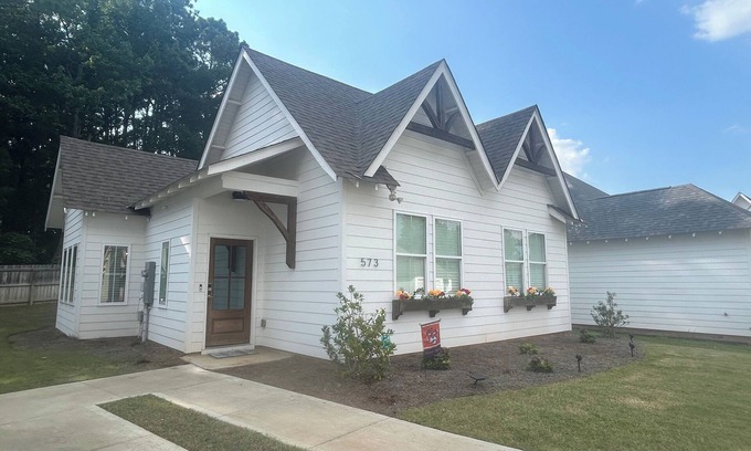 Auburn House | New! Welcome to Ode to Aubie! Full house 3 bedroom - 1.4 m to the Stadium!