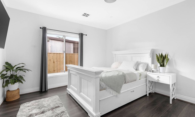 Brooklyn Bed & Breakfast | Newly Built- Master Ensuite: Close to CBD/Highpoint/Melbourne Airport (M)
