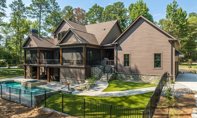 McCormick Apartment | Newly constructed luxury retreat on Lake Thurmond. The sleeping arrangements for this property are 3 queen beds.