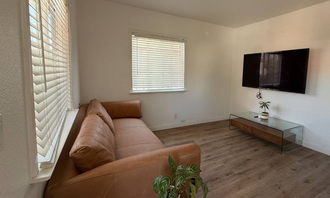 Northside House | Newly remodel 2B/1B by Japantown, parking & W/D