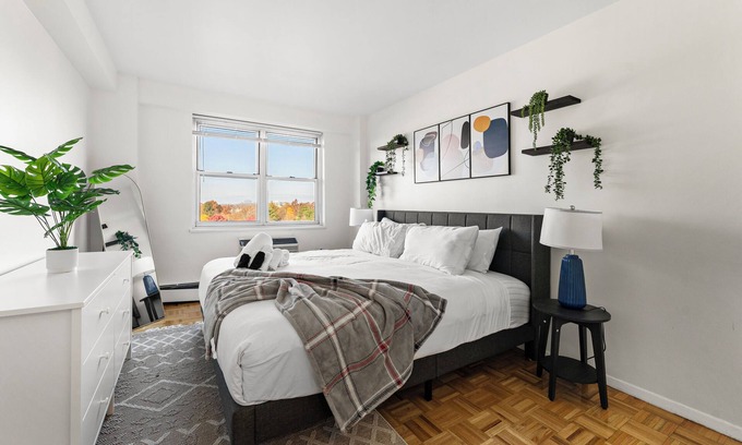 North Brookline Apartment | Nice 2bd/1.5ba near BU 3648