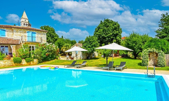 Kastelir-Labinci Apartment | Nice apartment for 6 people with pool, WIFI, A/C, TV and patio