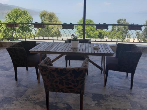 Pogradec Apartment | Nice apartment with terrace and like view .