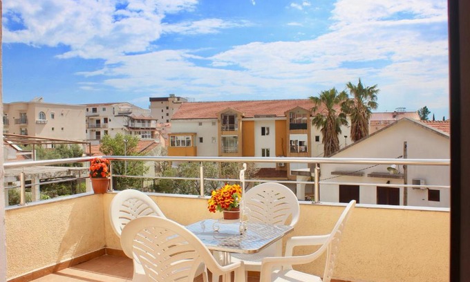 Velji Vinogradi House | Nir Apartments Budva
