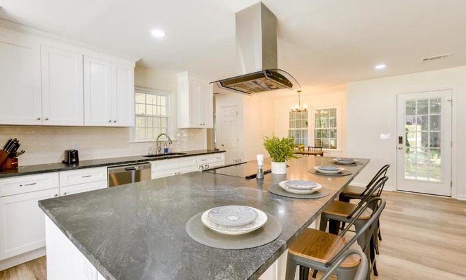 Northport House | Northport Game Day Getaway 5 Mi to University!