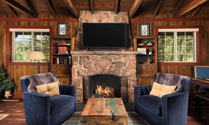 Colorado Springs Cabin | Nostalgic✢Newly Remodeled Cabin w/Hot Tub✢Loft✢Fireplaces