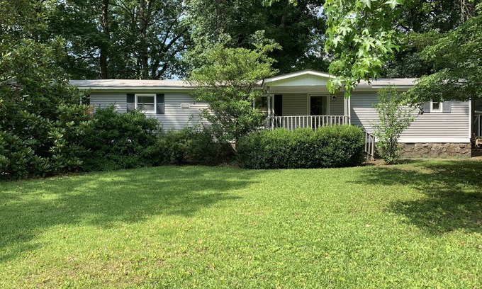 Heber Springs House | NOT-SO-ORDINARY TRAILER! A lovely getaway on The Little Red River with hot tub