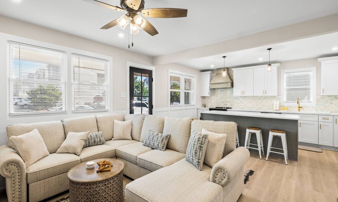 North End Condo | Ocean Breeze Getaway