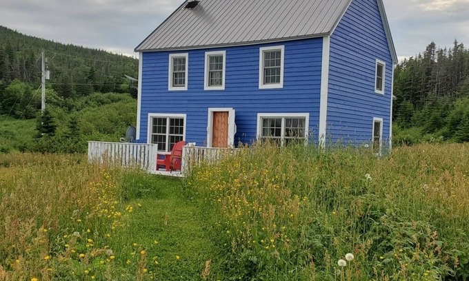 Saint Lunaire-Griquet House | Ocean front - Annie’s Retreat - near L’Anse Aux Meadows - Blue Cottage-