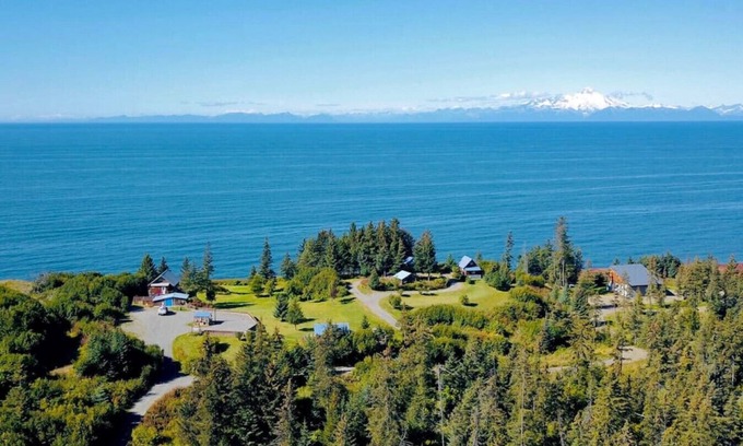 Anchor Point Cabin | Ocean-view Cabin on the Anchor Point Bluff