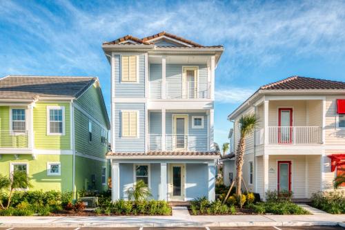 West Kissimmee House | Ocean Waves Cottage Near Disney With Margaritaville Resort & Island H20 Waterpark Access - 2983La