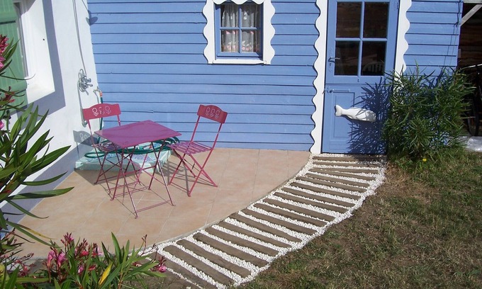 Le Palais Cabin | Old farmhouse near palace and beach