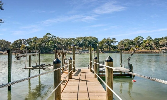 Palm Coast House | On the Canal, New Dock, Kayak, Bikes, Beach Gear
