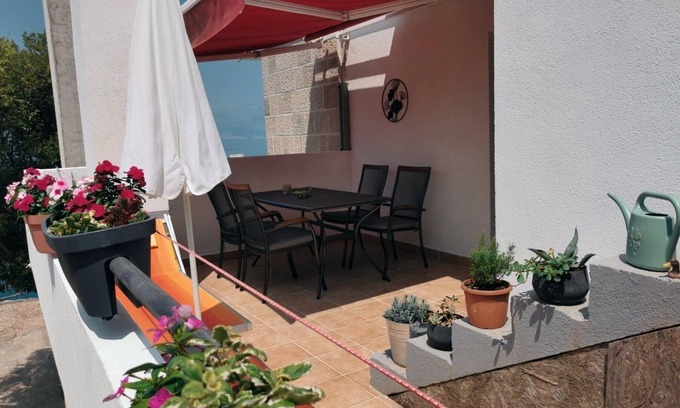 Pokrivenik Apartment | One bedroom apartment near beach Cove Pokrivenik, Hvar (A-18955-a)