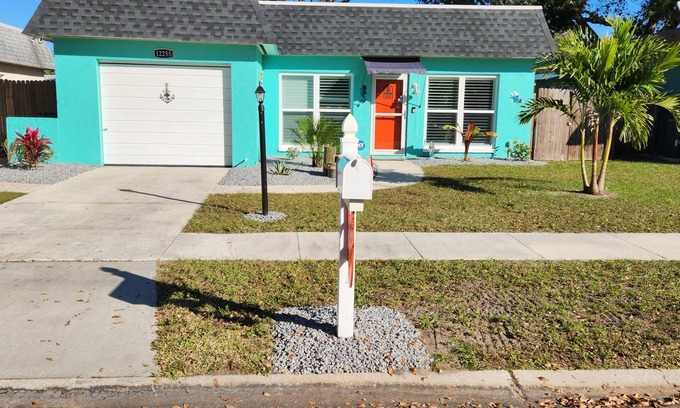 Largo Cottage | Openings for April and May at our Beach Cottage-3 minutes to the Gulf of Mexico!