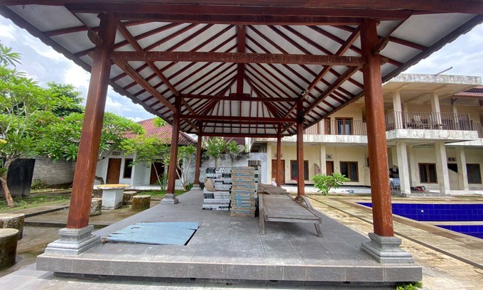 Kecamatan Kediri Hotel | OYO 93440 Warde Hotel Near Sae Restaurant