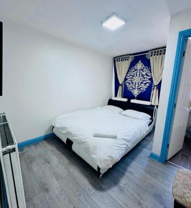 Bolton House | OYO Unique Private Rooms - Bolton Central, Free Parking