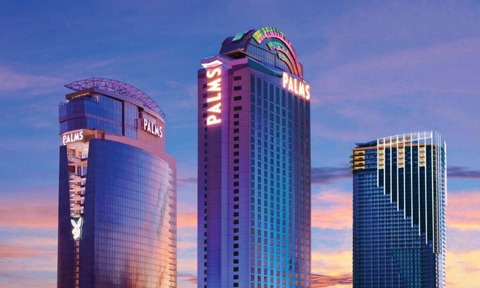 Las Vegas Apartment | Palms Place Modern Room W Beautiful Mountain View