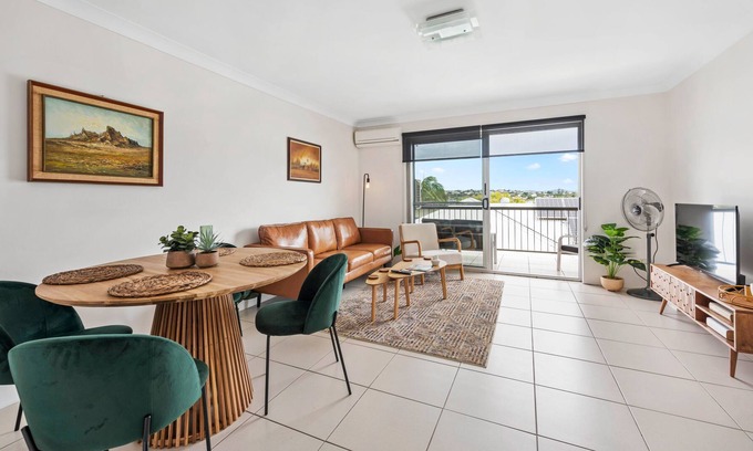Bulimba Apartment | Panorama Views! ~ 2Bed/1Bath/1Car ~ Bulimba