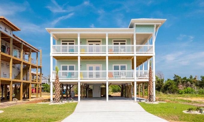 Yaupon Beach House | Pappys Place by Oak Island Accommodations