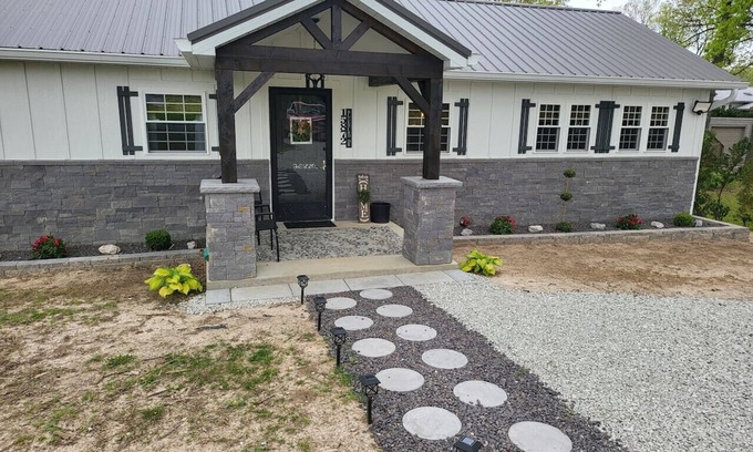 Effingham House | Paradise on Bluebird