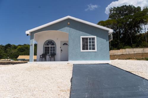 Discovery Bay House | Paradise View