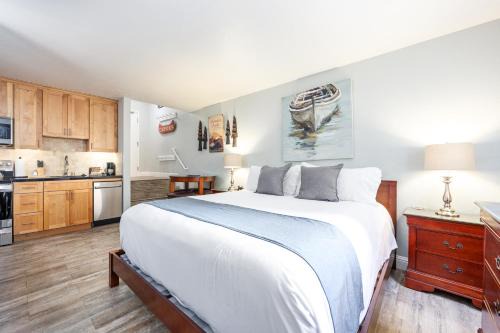 Truckee House | Partial Lake View Stunning Deluxe King Studio #125 at Donner Lake Village
