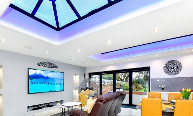 Cyncoed House | Pass the Keys | Luxury 4 Bedroom home only 10 mins From the City