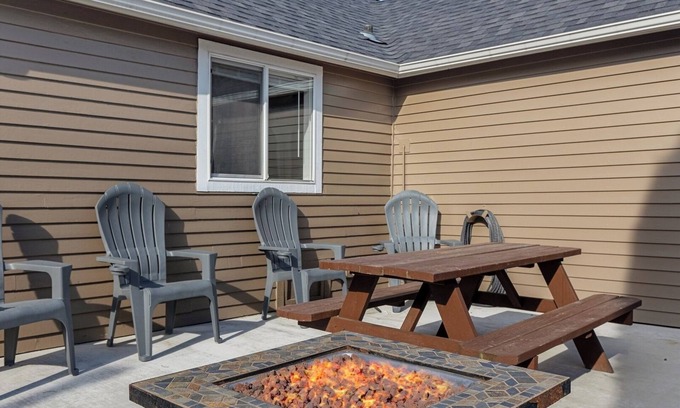 Mount Vernon House | Peaceful 3BR W/BBQ and Firepit Near Nature |Skagit
