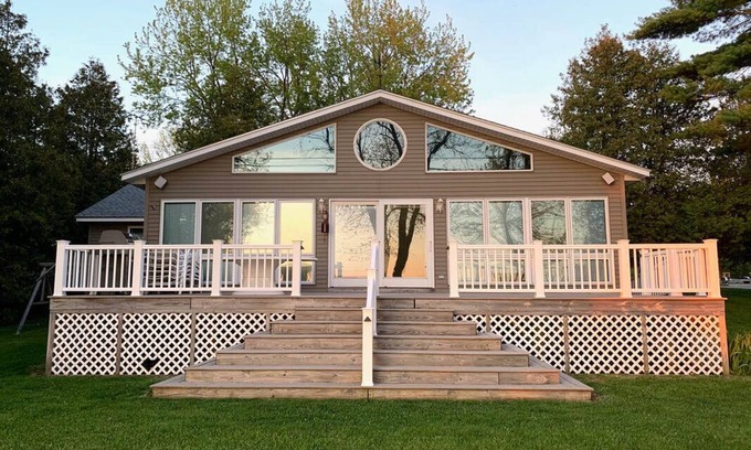 Grand Isle House | Peaceful Cozy Year-round family home on Lake Champlain! 30 minutes to Burlington