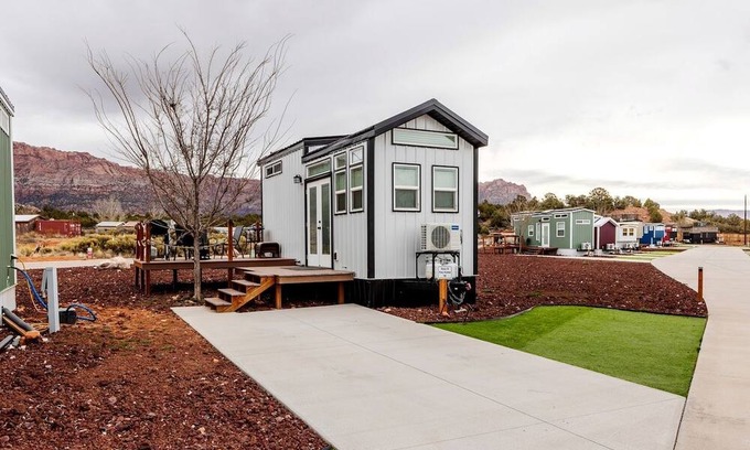 Apple Valley Cabin | Peaceful Tiny House Fully Equipped in Apple Valley, Utah