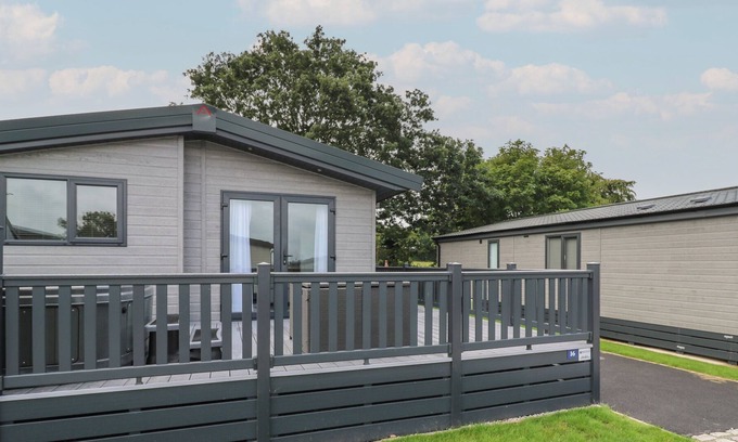 Fowey Cabin | PENMARLAM LODGE RETREAT 16, family friendly in Bodinnick