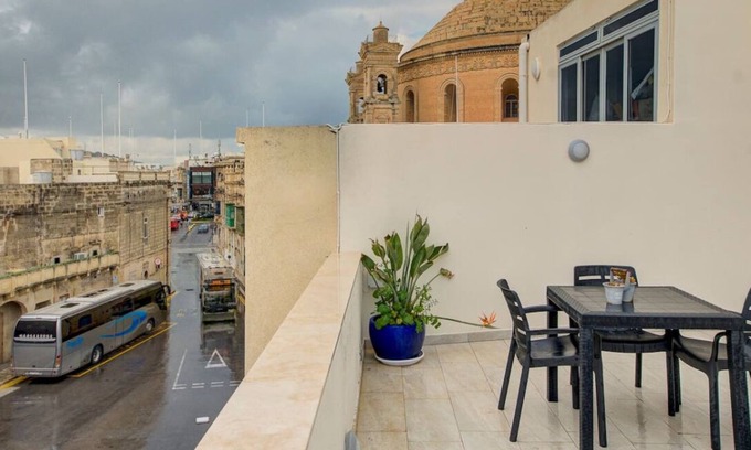 Mosta Apartment | Penthouse in Mosta with city views & terrace!