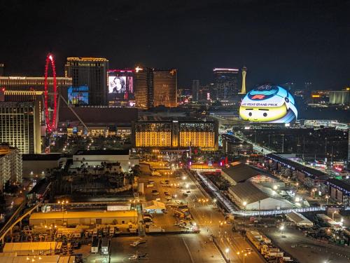 Las Vegas Apartment | Penthouse Suite with Strip View at The Signature At MGM Grand